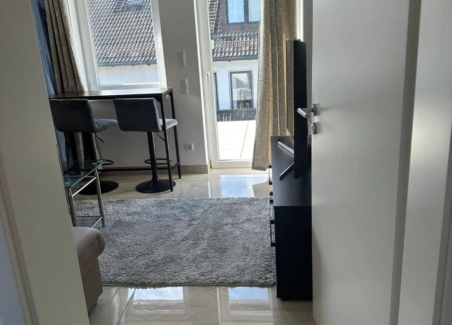 Two-Room Apartment With Fully Equipped Kitchen Near S8 Station München 0*,  Duitsland