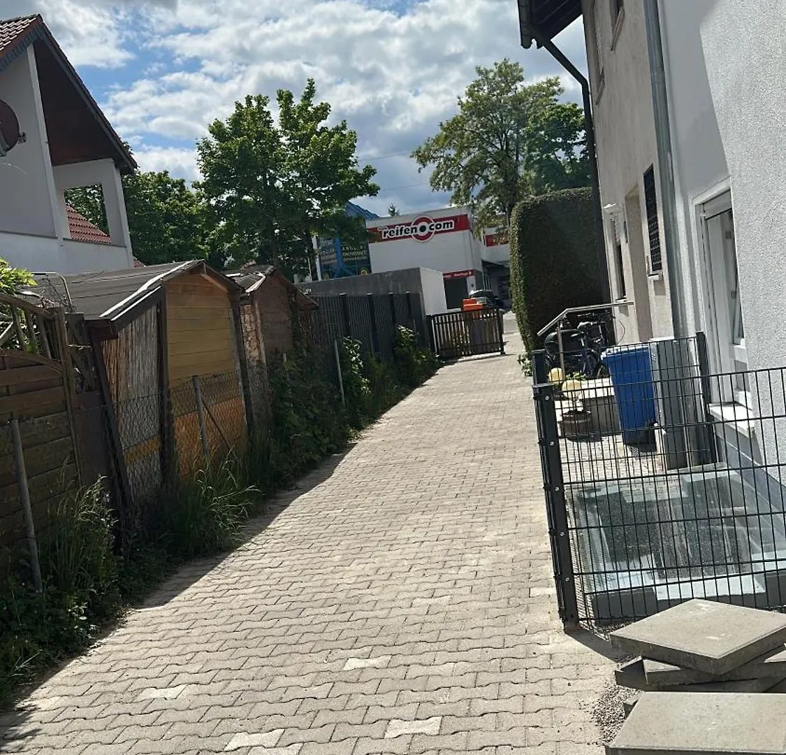 Two-Room Apartment With Fully Equipped Kitchen Near S8 Station München