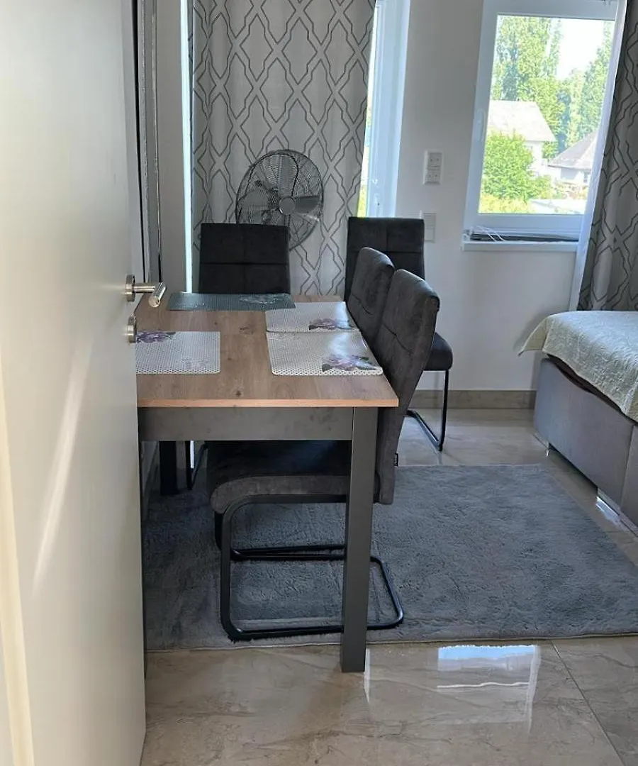 Two-Room Apartment With Fully Equipped Kitchen Near S8 Station München